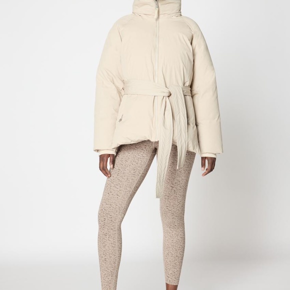 Short down jacket Invigorate Oversized RDS Down Puffer with Stowaway Hood - Picture 7 of 9